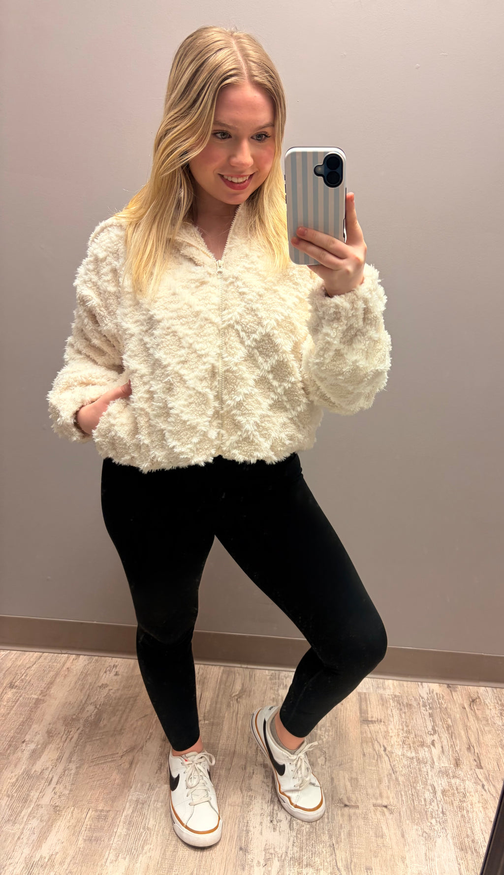 Chic Cropped Fluffy Jacket