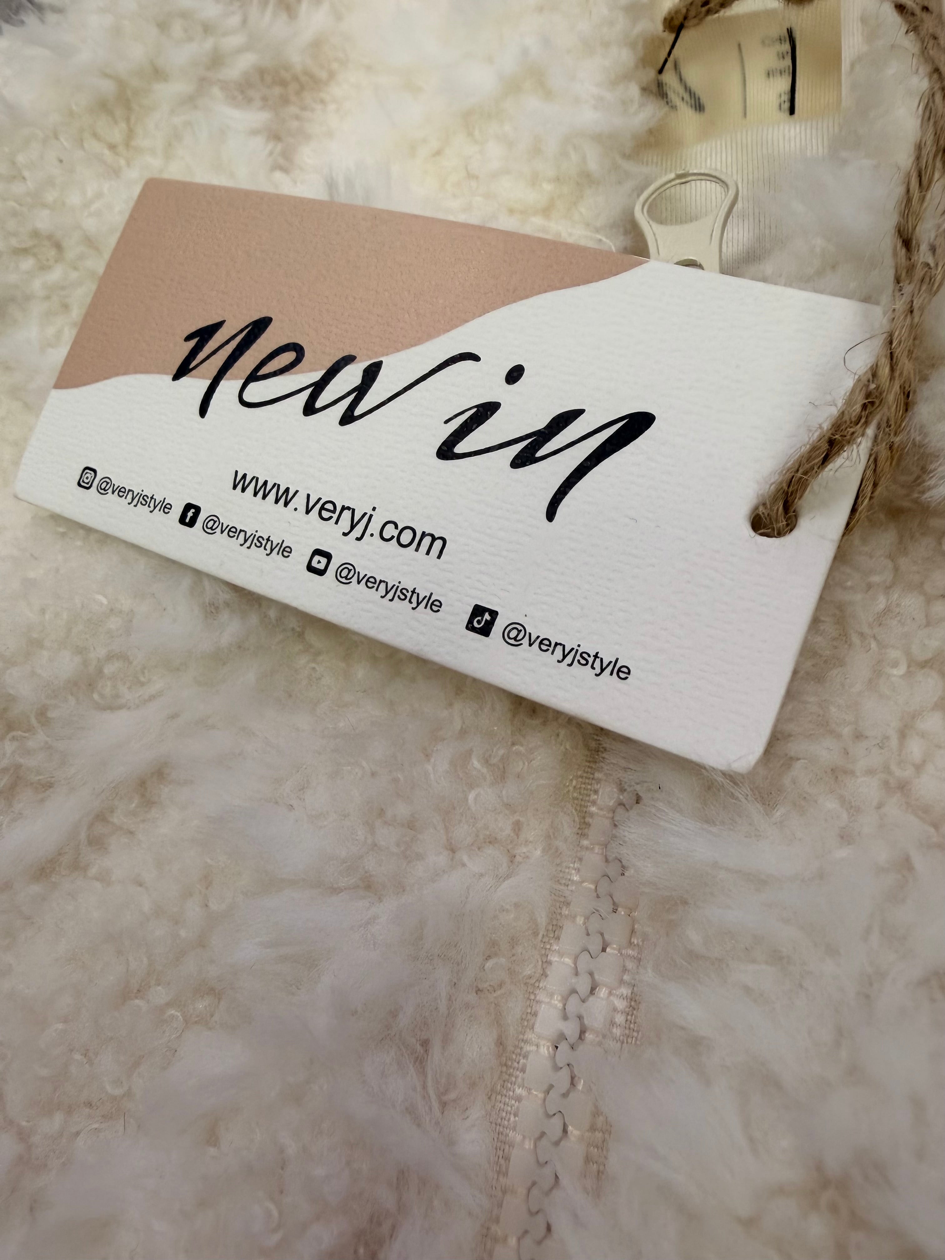 Chic Cropped Fluffy Jacket